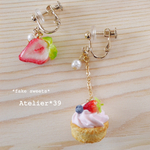春いちごのクリームタルト ピアス/イヤリング