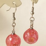 ＊春の新作＊桜のピンクのシェルの球体レジンのピアス／イヤリング    