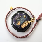 【再販】【37mm】猫と宇宙の一眼レフレンズキャップ《天の川》