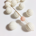 【再販6】４個16mmメロンビーズアクリル アイボリー