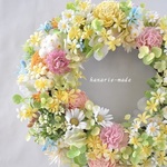 黄色い小花にマーガレット・カーネーションをそえてno.2：wreath