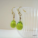 【再販】大きめチェコドロップのピアス/イヤリング・・オリーブ