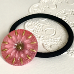 キャンディーピンク＊チェコガラスボタンのヘアゴム32mm