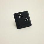 キーボード ピンバッジ【K の】[ネコポス送料込]