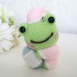 【k様ご予約品】パジャマカエルちゃんのストラップ