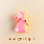 クッキーみたいな　うさぎさん　ブローチ　<桜色>