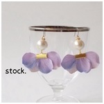 コットンパールと花びらのピアス-C