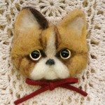 羊毛フェルト ブサかわ猫のブローチ  