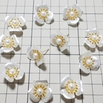 パールのお花ピアス/イヤリング