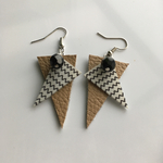 新作✨ベージュレザーのギザギザさんかくピアス