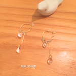 フープに揺れる七色雫ピアス