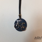 自転車のペンダント・革ネイビー