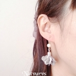 シフォンフラワーイヤリング　グレージュ