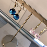 光るホタル石のピアス