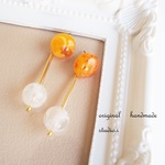 ボリュームピアス／イヤリング　《ドイツ製アクリルパーツ×カーネリアン》