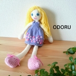 お花畑ワンピースの女の子