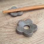お花箸置き 黒