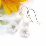 桜のピアス ☆ ホワイトオニキス ☆ パワーストーン 天然石 花