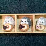 はりねずみとドーナツのはぐはぐブローチ