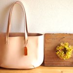 送料無料  栃木レザー(ヌメ革)で作ったかわいいナチュラルかまぼこトートバック（深め）　本革