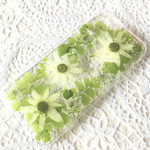 癒しのグリーン押し花スマホケース