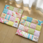 【２枚セット】42cm×42cm　四角つなぎのパッチワーク　ミニおざぶ　マルチマット　pieni kukka　