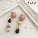  No.S64 やわらかベージュ＊カボションピアス