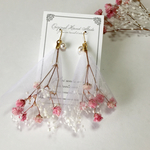 再販《新色追加》かすみ草の花束ピアス