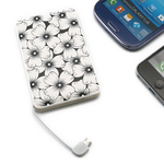 モバイルバッテリー（ハナミズキ）〔ケーブル内蔵・5000mAh〕＜立体造形＞