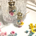 かすみ草とクマさんのガラスドームピアス