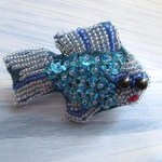 キョトン顔の青いベタ