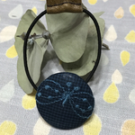  ミナペルホネン*くるみボタンゴム*刺繍ちょう紺