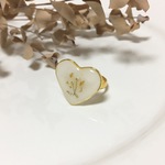 白の押し花ハートリング 