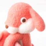 ぷらぷらウサきっず＊ロイ「ぼくはウサギ」 Puchicco　パソコン＆スマホかけ