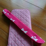 再販⑪スリム水筒肩ひもカバー／リバーシブル【リボン／チェック】ピンク