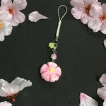 桜の練りきり 根付 黄緑色