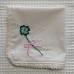【再販＊受注製作】四つ葉のクローバーの刺繍ハンカチ