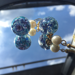 お花のガラスドームピアス