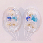 ブルーのドライフラワーピアス