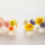 可憐なお花のドーム樹脂ピアス