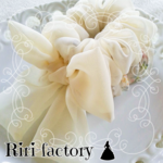 フラワーガーデン❁ふわもこ🎀リボン付きシフォンシュシュ❤(花柄×バニラ＋バニラリボン)