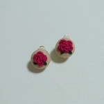 バラ刺繍のイヤリング