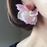 新色 elegant flower ピアス / イヤリング    春夏＊ 夏祭り ＊花 ＊結婚式＊ 