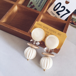 カボションビーズピアス　オフホワイト×オフホワイト