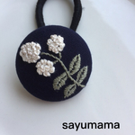 ☆刺繍☆くるみボタンのヘアゴム