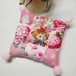 ねこちゃんのピンクッション　⭐　パッチワーク　ピンク