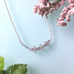 三つの小花のネックレス