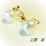 ＡＡＡランク・ボタン型ホワイト淡水パールのボリュームイヤリング・ピアス