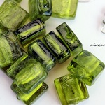 10個　スクエア　Metallic Lampwork Beads　グラスグリーン　ランプワーク　ガラスビーズ　フォイルガラス　