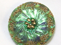 チェコガラスボタン オーロラフラワー　ライトグリーン
